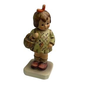 Vintage 1987 Hummel Goebel #479 I Brought You a Gift West Germany Figurine